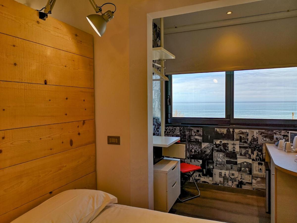 Hotel Perla - The Storyhoteller Riccione Exteriör bild